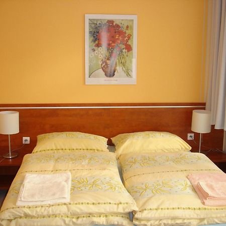 Red Deer Hotel Brezno Eksteriør billede