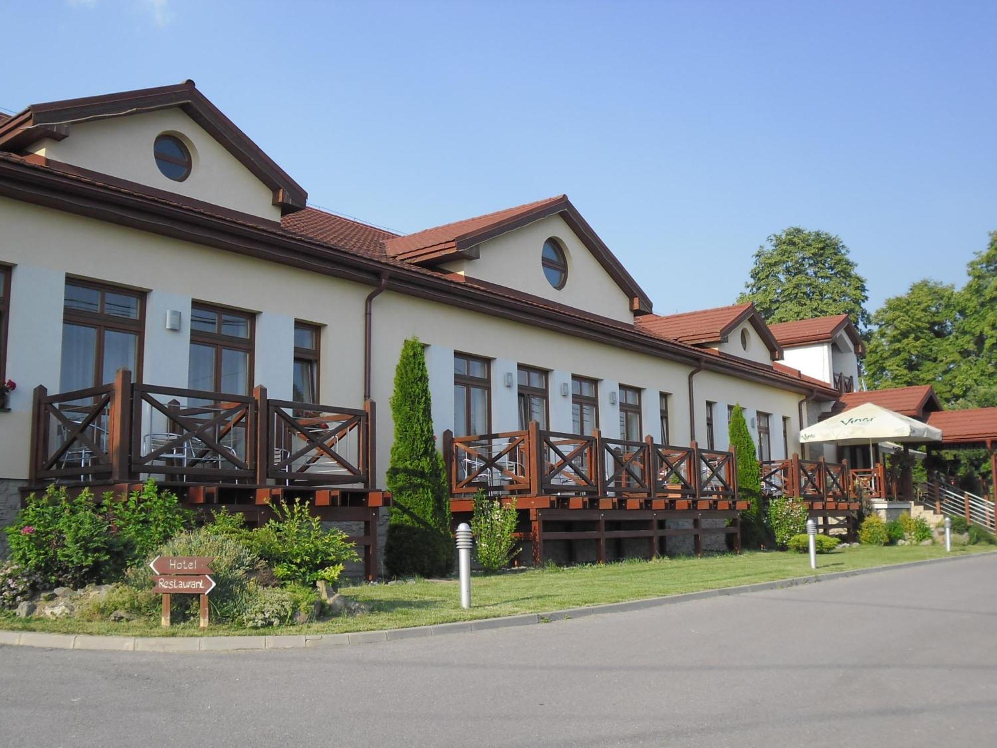 Red Deer Hotel Brezno Eksteriør billede