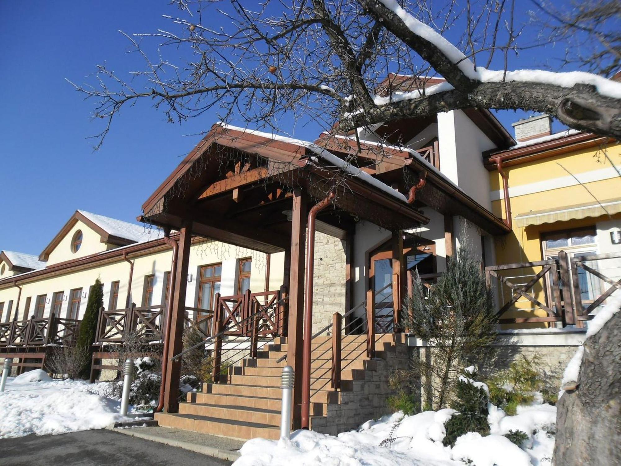 Red Deer Hotel Brezno Eksteriør billede