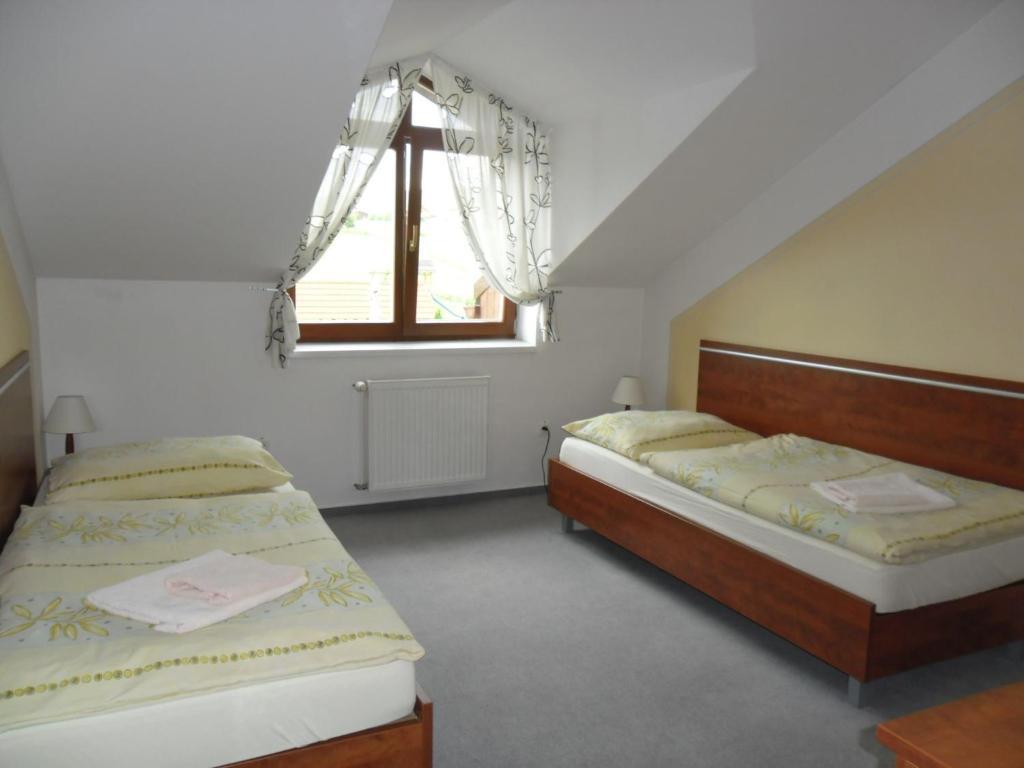 Red Deer Hotel Brezno Værelse billede